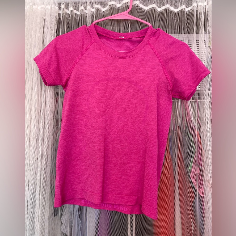 Size 4 Lululemon swiftly tech short sleeve